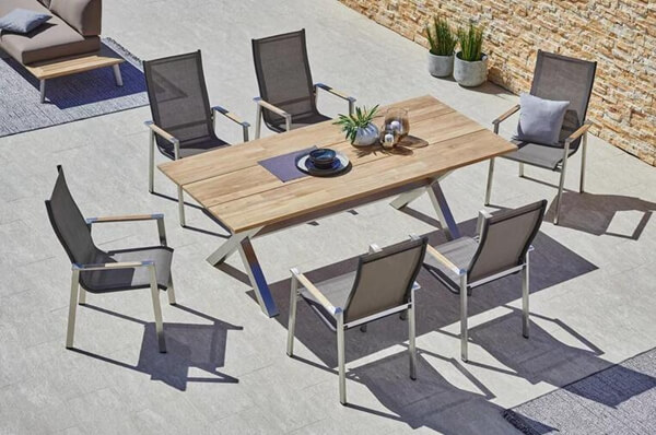 3 ways to lay out your outdoor furniture