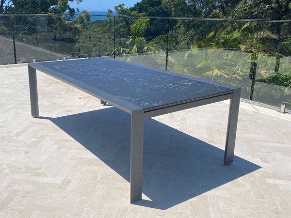 Extendable outdoor dining table With Chairs