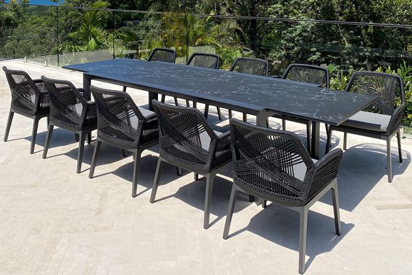 Extendable outdoor dining table With Chairs