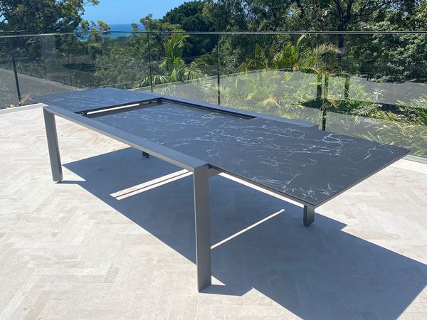 Extendable outdoor dining table With Chairs