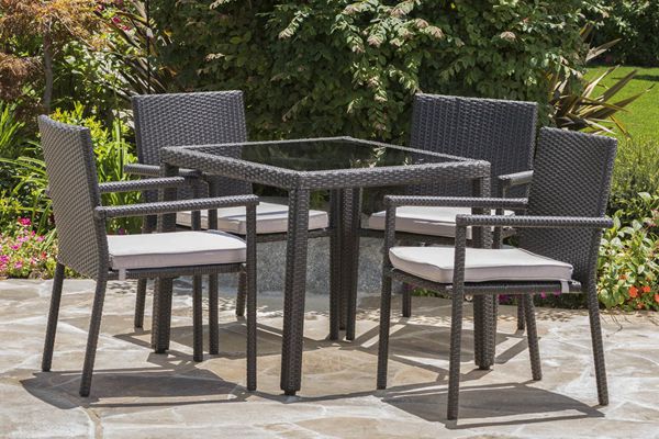 Outdoor Wicker Dining Table and Chairs