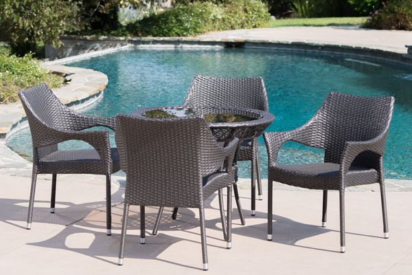 Outdoor 5 Piece Wicker Dining Set With Tempered
